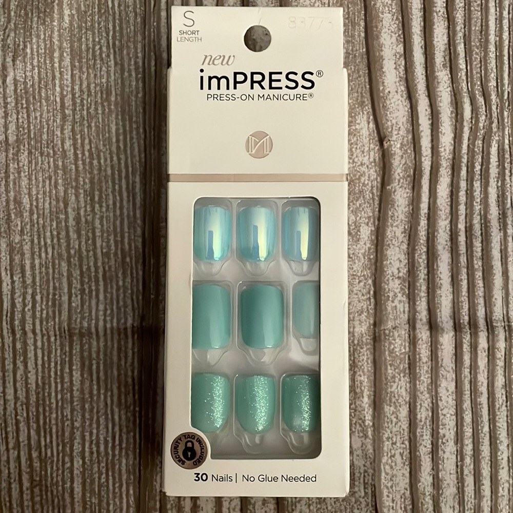imPress Press-on manicure short length raincheck